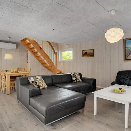 2 Bedroom Lovely In ギブ