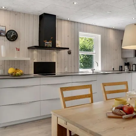 2 Bedroom Lovely In Nyaraló *