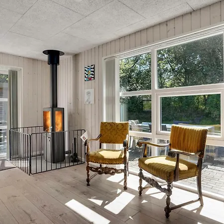 2 Bedroom Lovely In Nyaraló