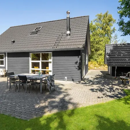 2 Bedroom Lovely In Holiday home